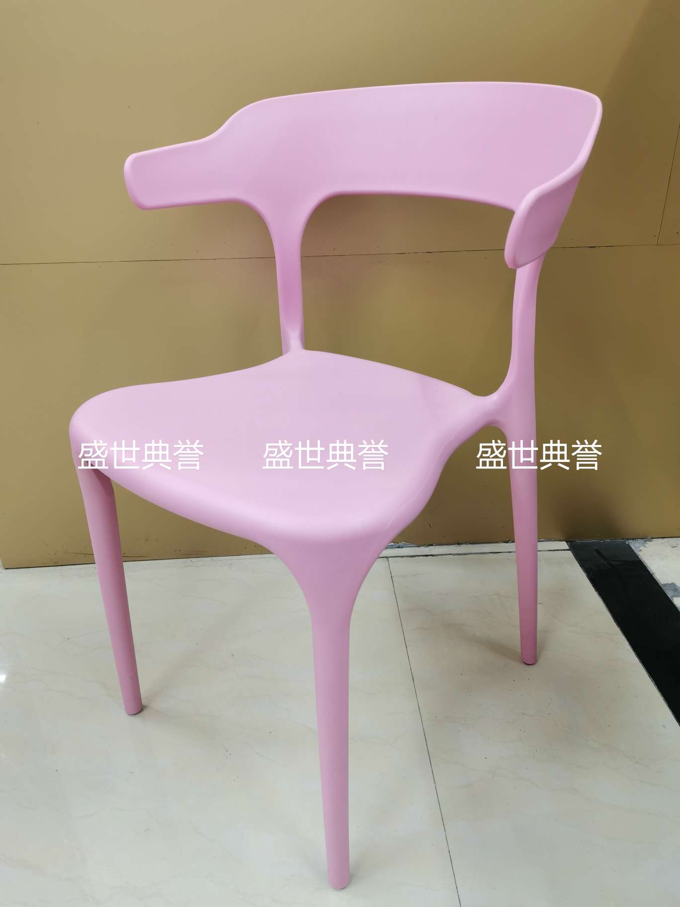 广州外贸批发户外婚礼椅子婚庆塑料折叠椅主题餐厅北欧时尚餐椅详情图10
