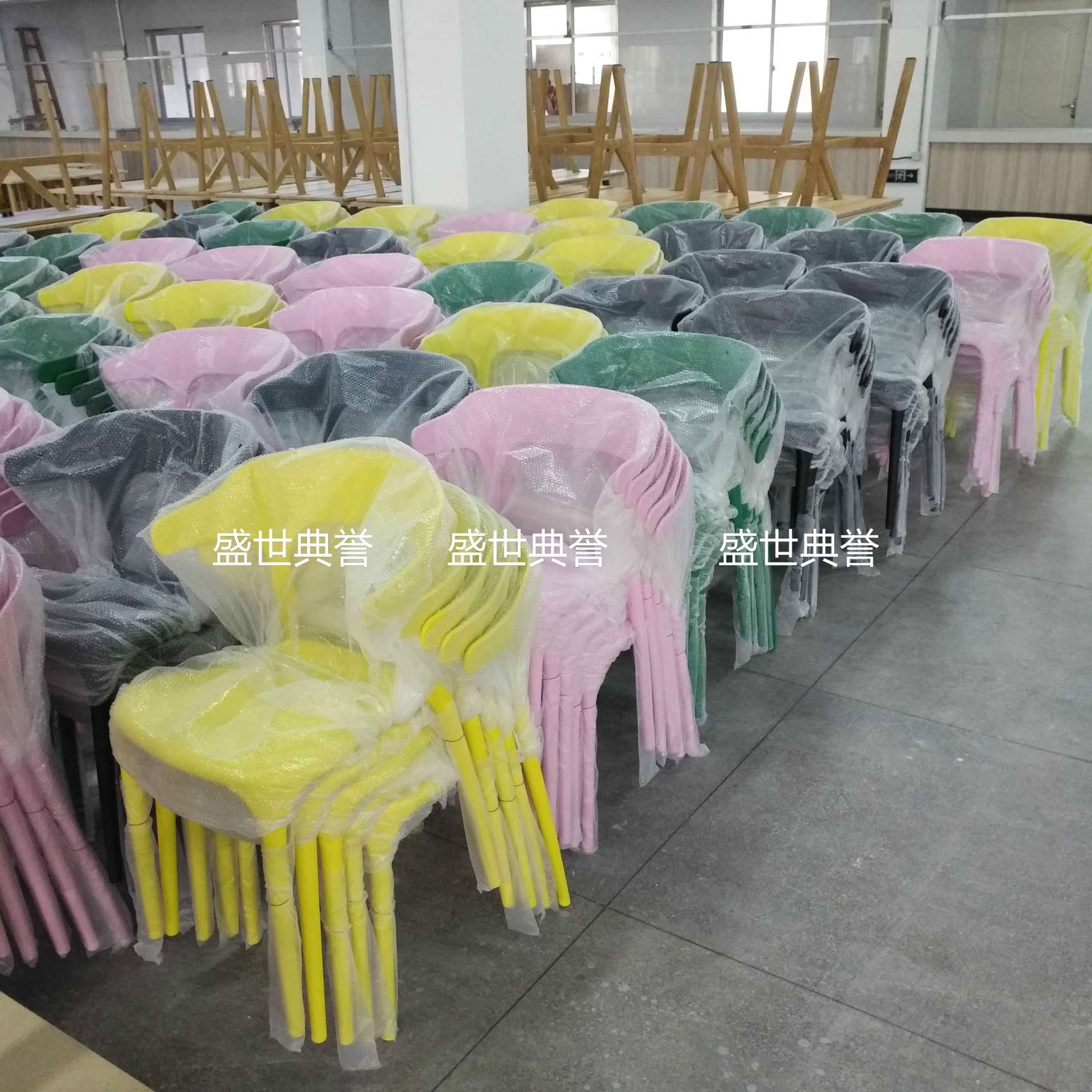 广州外贸批发户外婚礼椅子婚庆塑料折叠椅主题餐厅北欧时尚餐椅详情图16