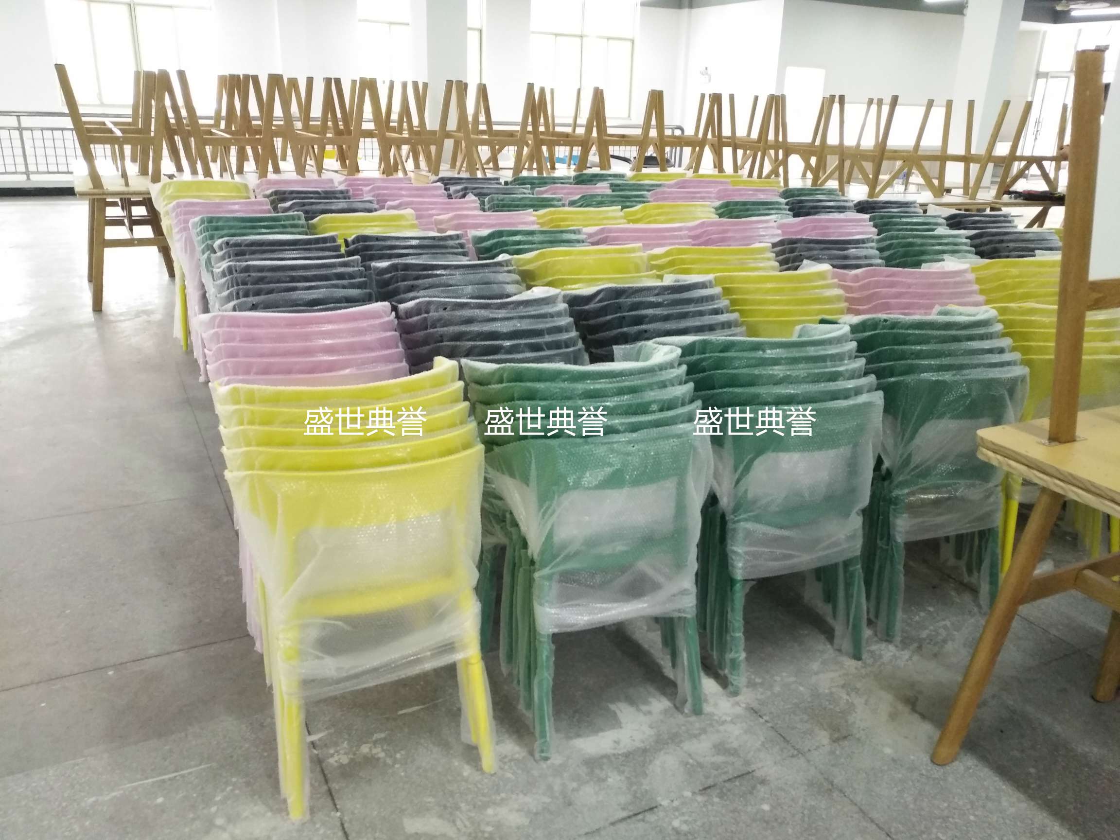 广州外贸批发户外婚礼椅子婚庆塑料折叠椅主题餐厅北欧时尚餐椅详情图13