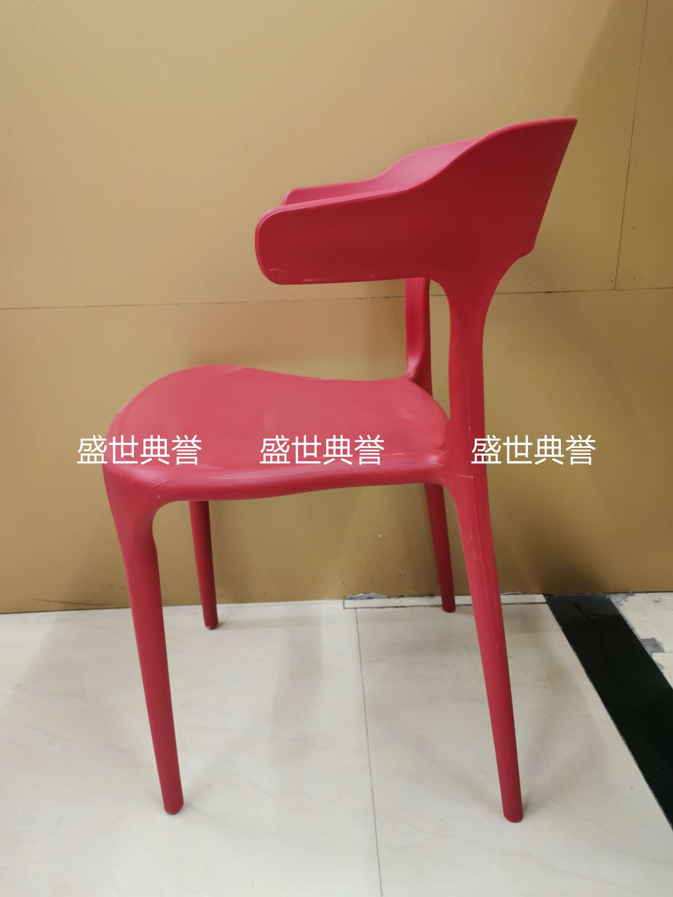广州外贸批发户外婚礼椅子婚庆塑料折叠椅主题餐厅北欧时尚餐椅详情图3