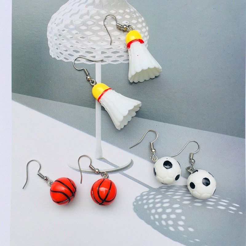 Original sporty earrings that are popular in Japan and South Korea. These creative earrings simulate football, basketball and badminton and can be used as ear clips