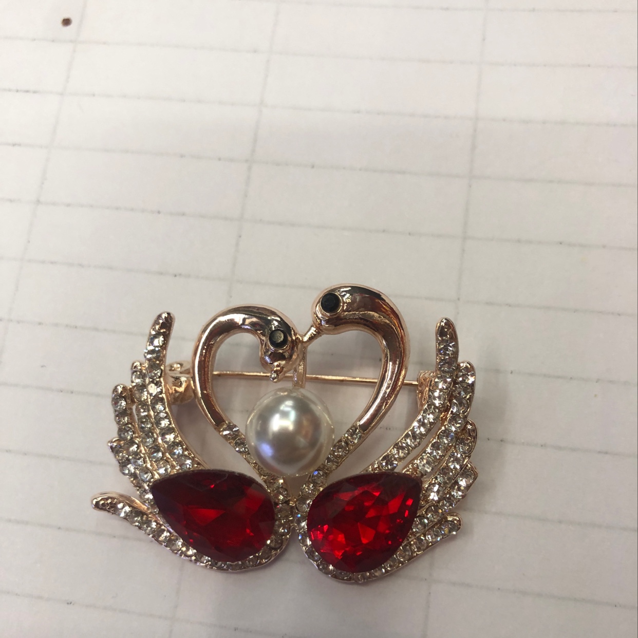 相亲相爱天鹅胸针产品图