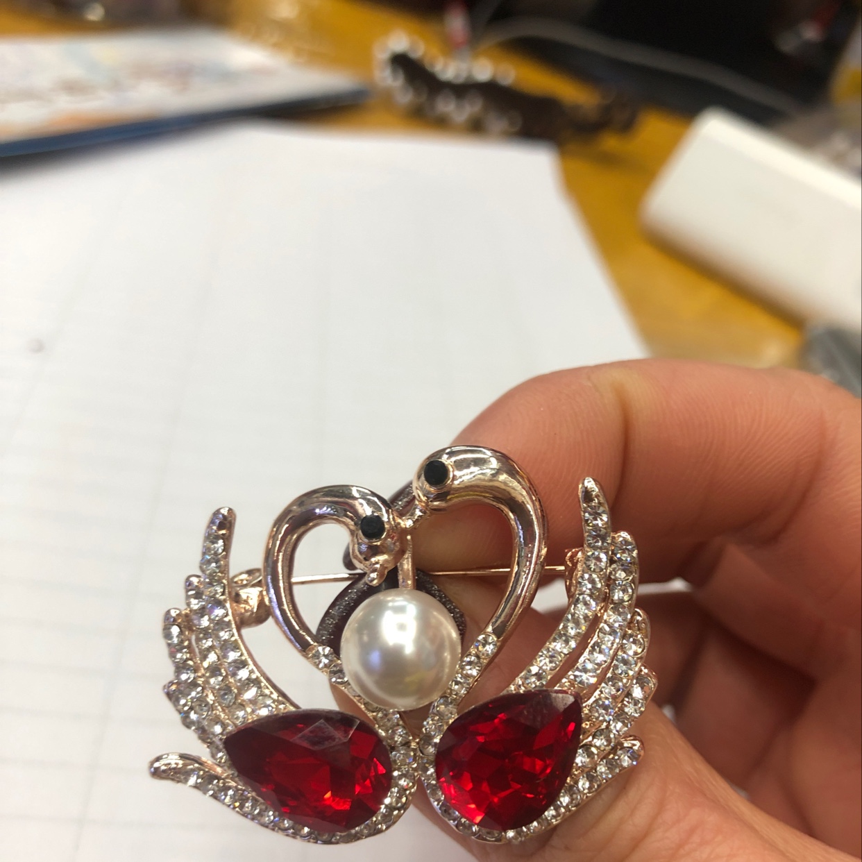 相亲相爱天鹅胸针详情图3