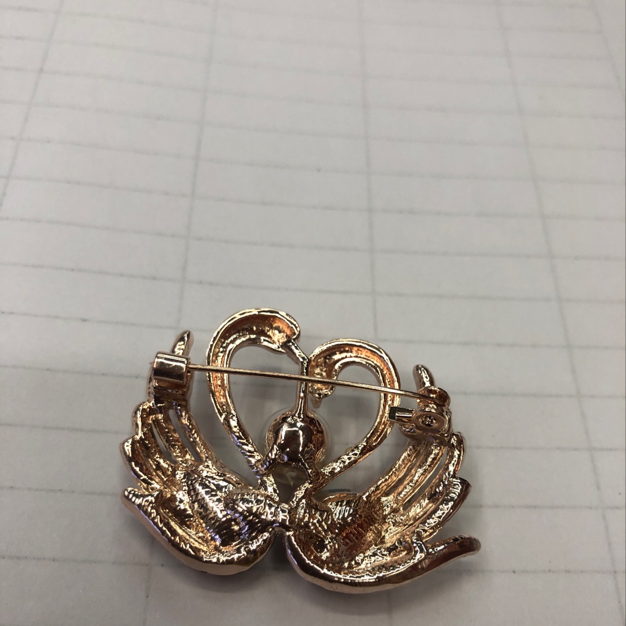 相亲相爱天鹅胸针详情图2