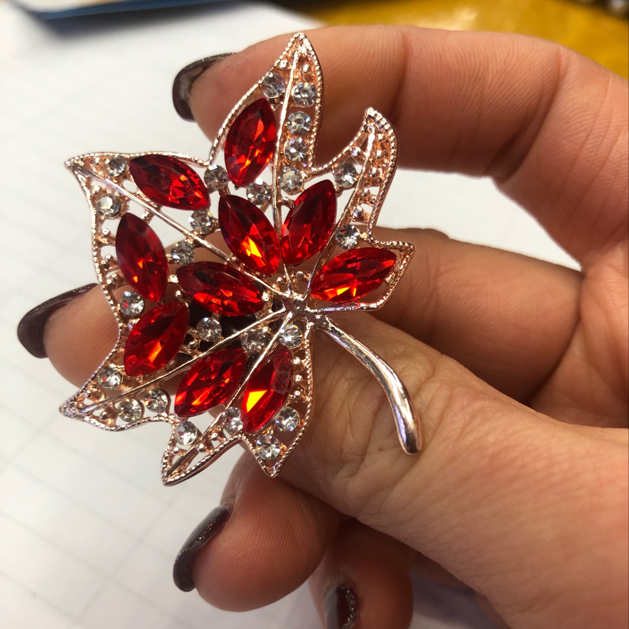 枫叶胸针详情图3