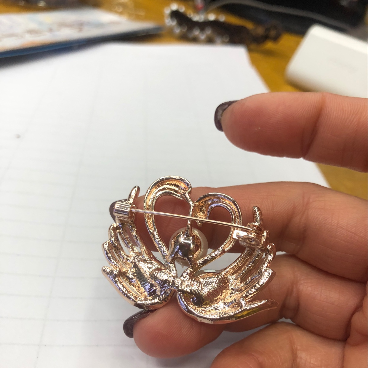 相亲相爱天鹅胸针详情图4