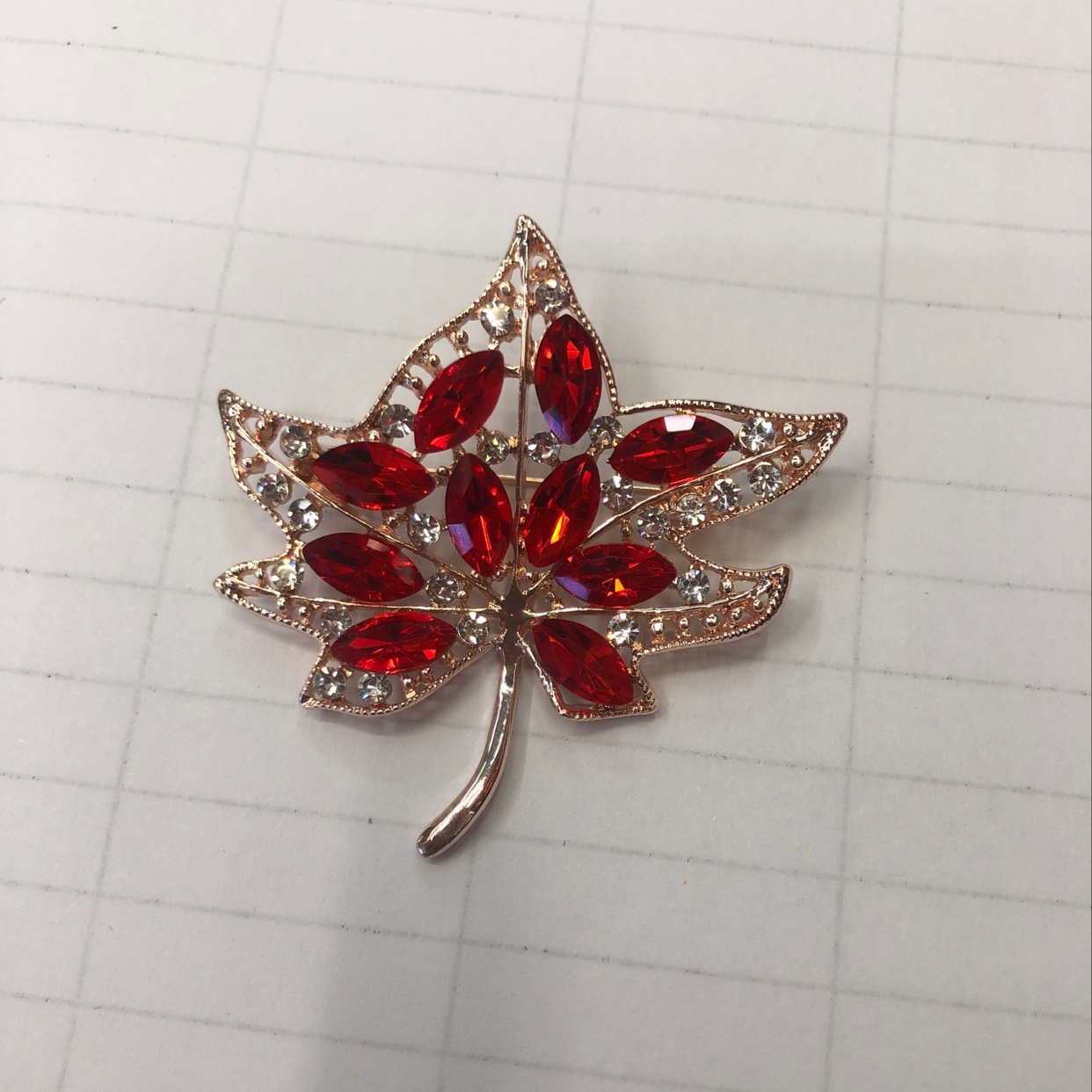 枫叶胸针