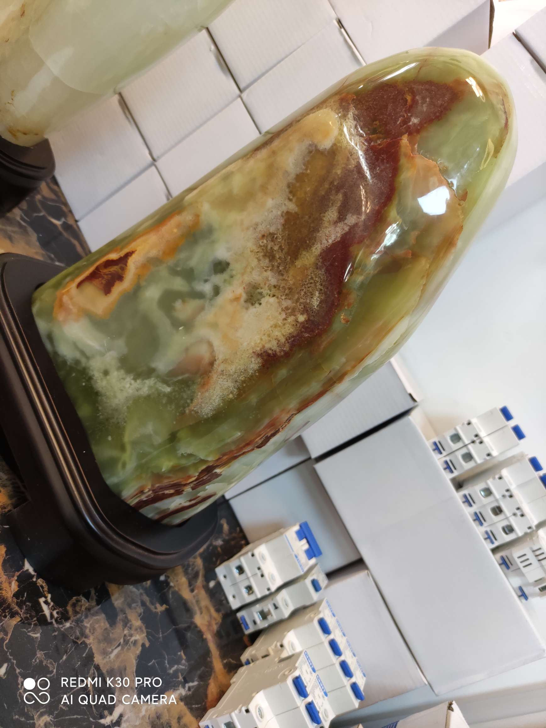 青王石白底实物图