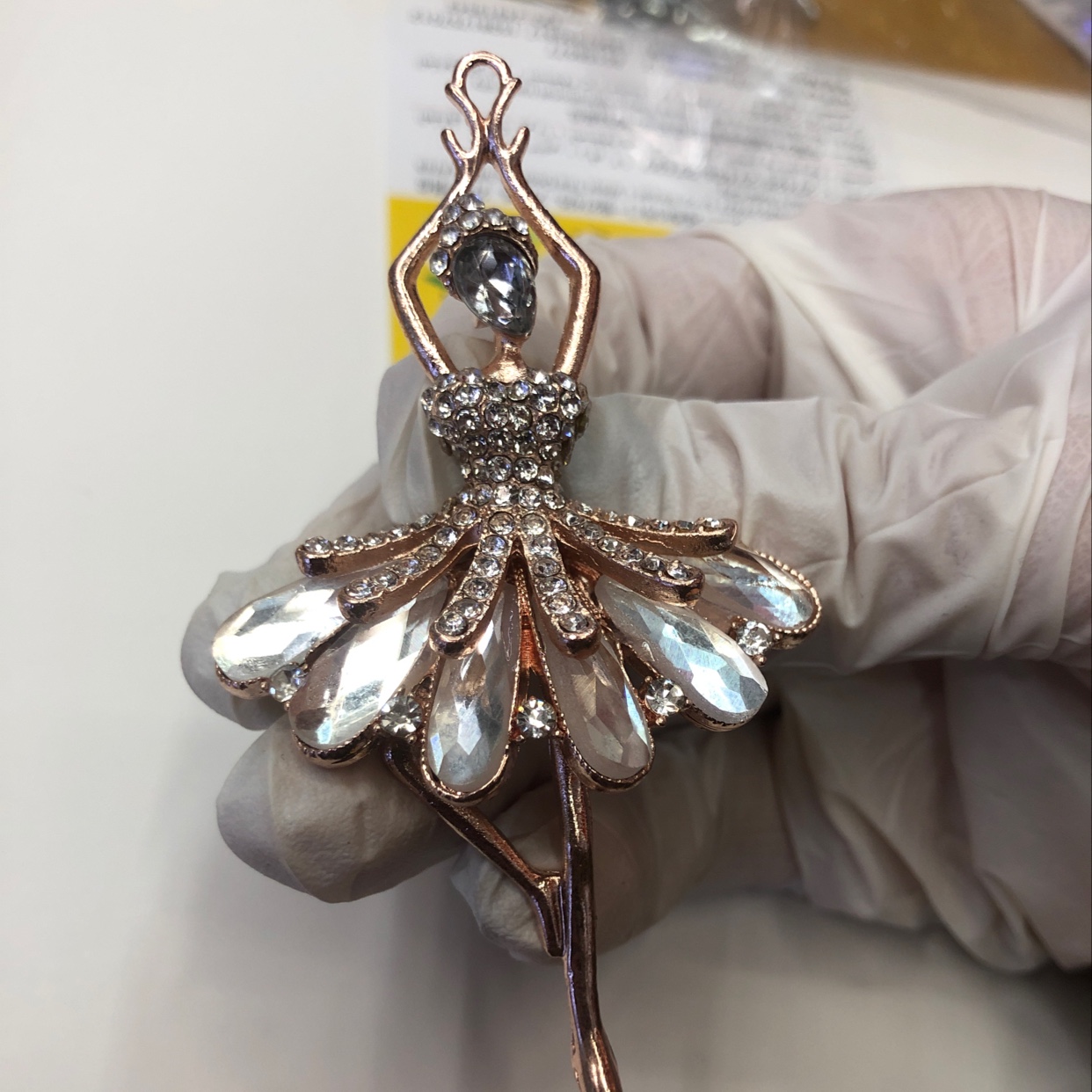 白钻美女胸针
详情图6