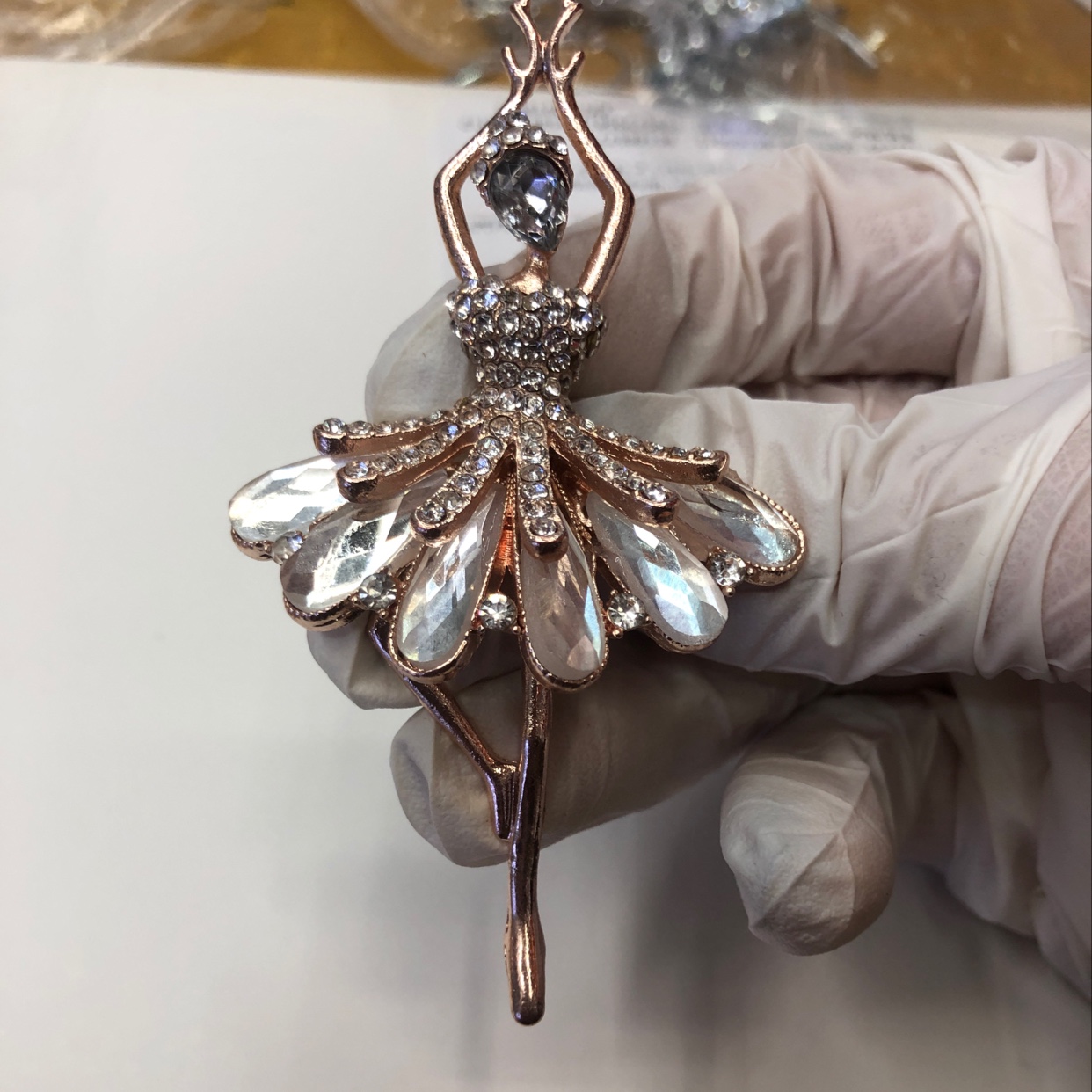 白钻美女胸针
详情图4