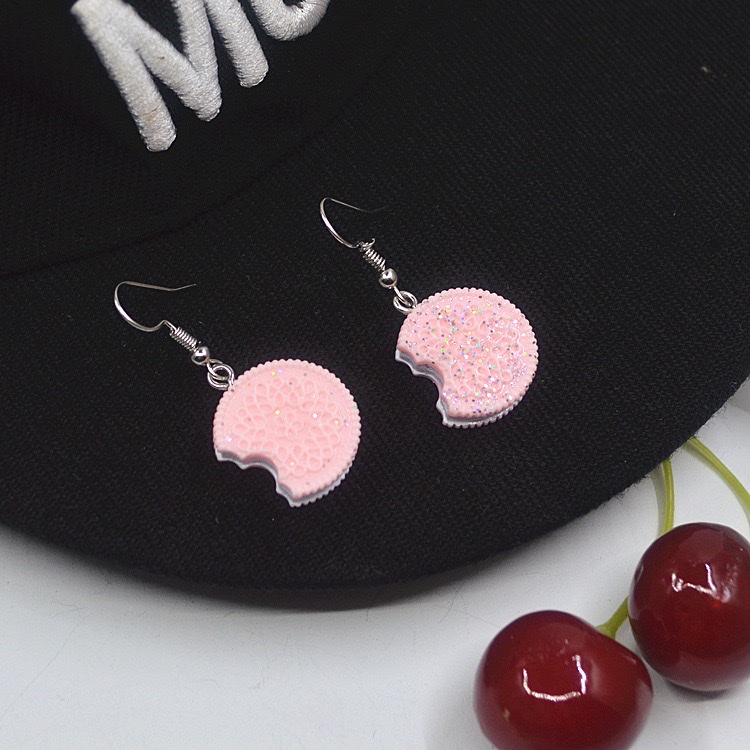 New popular and fun, personalized, and realistic sandwich cookie earrings from Japan and South Korea on Instagram can be used as ear clips details Picture