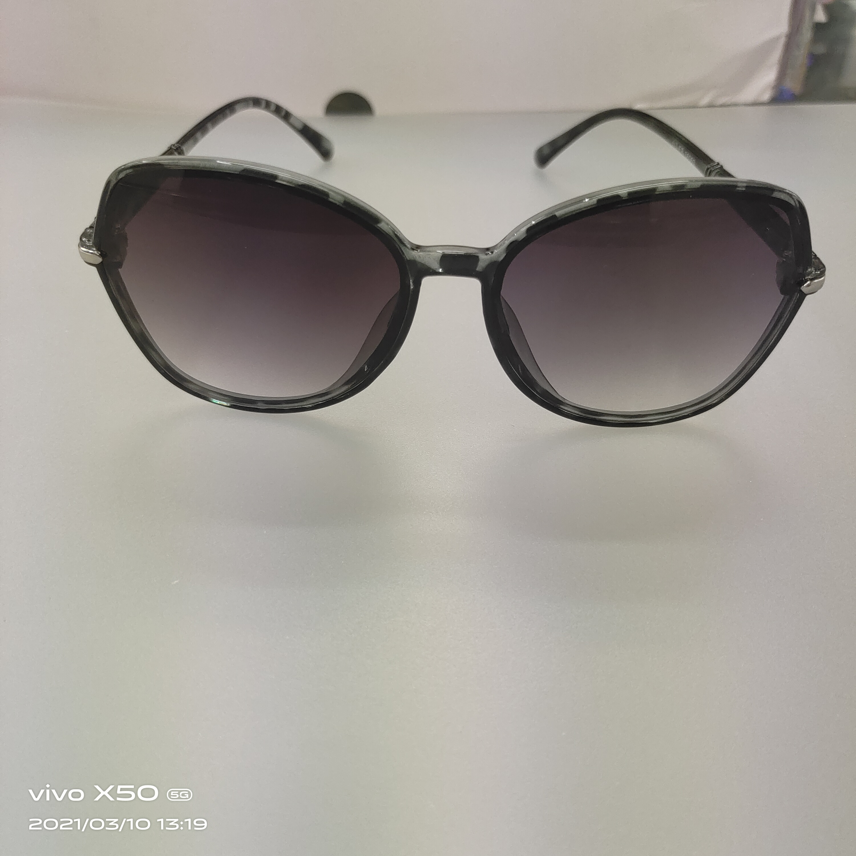 New sunglasses 257-38060