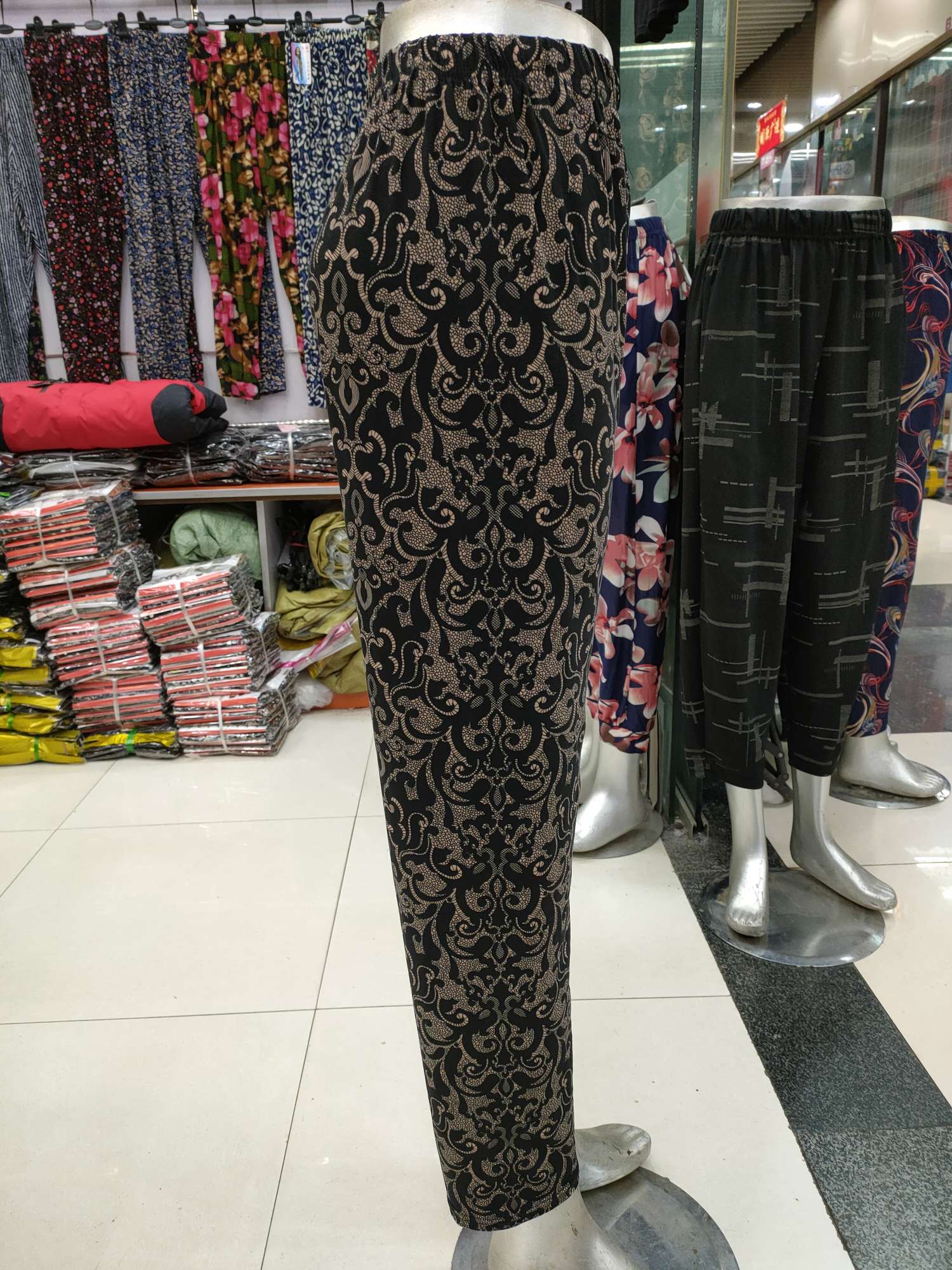 Milk silk straight-leg pants Application Scenario
