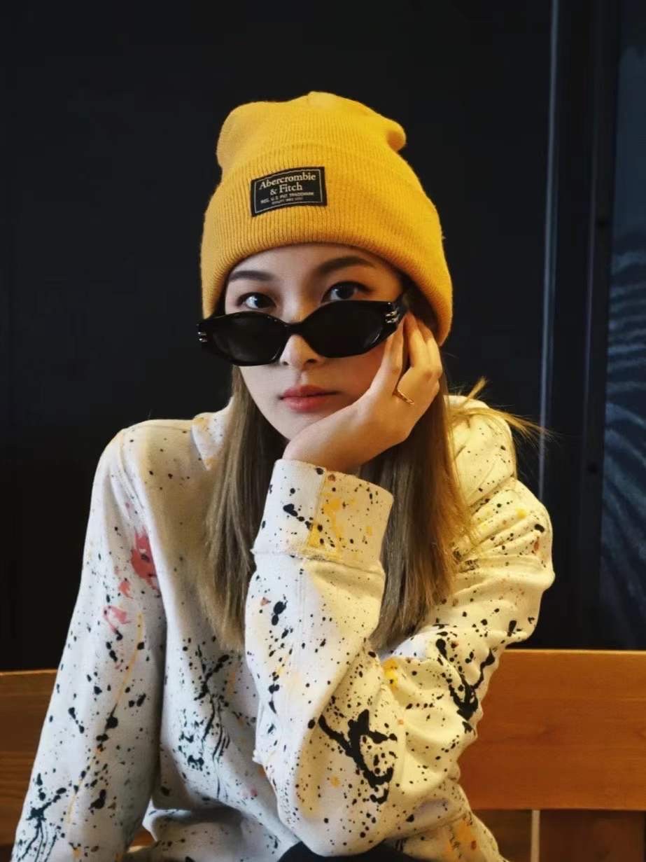 New sunglasses, trendy and fashionable, direct sales from the sunglasses manufacturer Specification image