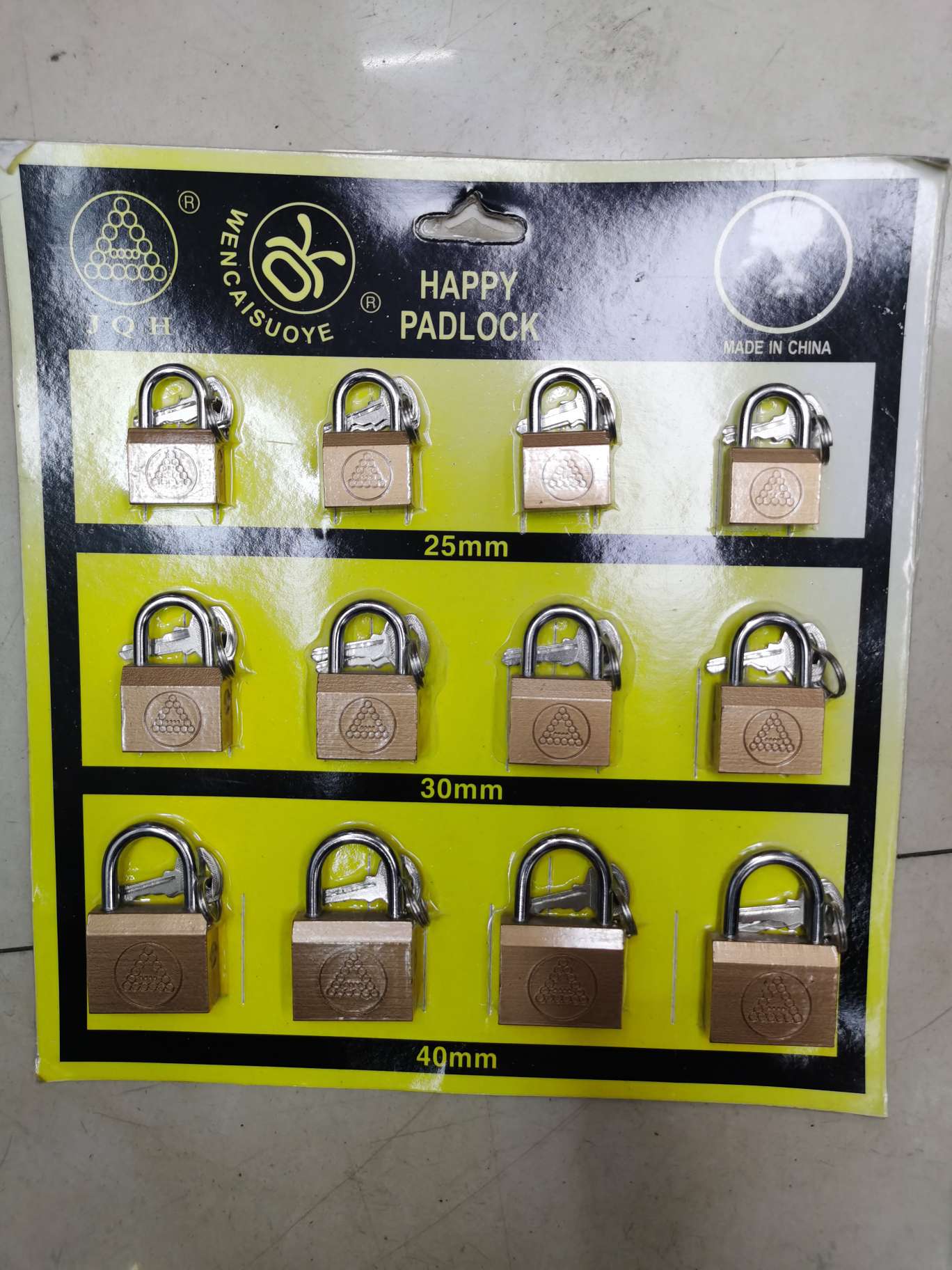 13407 Xinsheng Lock Industry Horizontal Opening one-character key Yellow and gold padlock lock head detail image 1