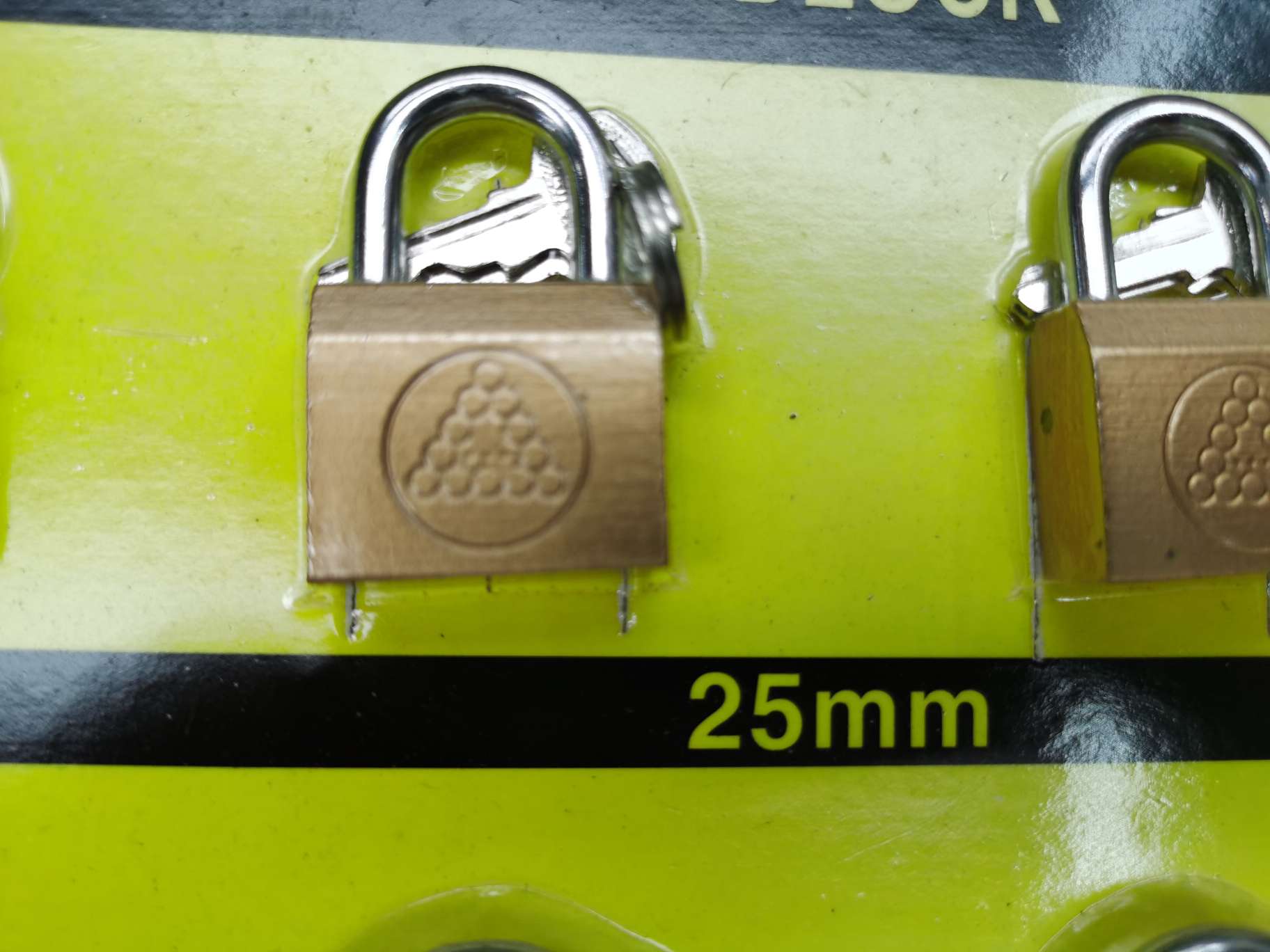 13407 Xinsheng Lock Industry Horizontal Opening one-character key Yellow and gold padlock lock head Specification image