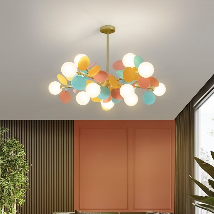 The Nordic-style chandelier in the living room is simple, modern and elegant. The home dining room lamp is creative and individual. The bedroom lamp is a magic bean net red light
