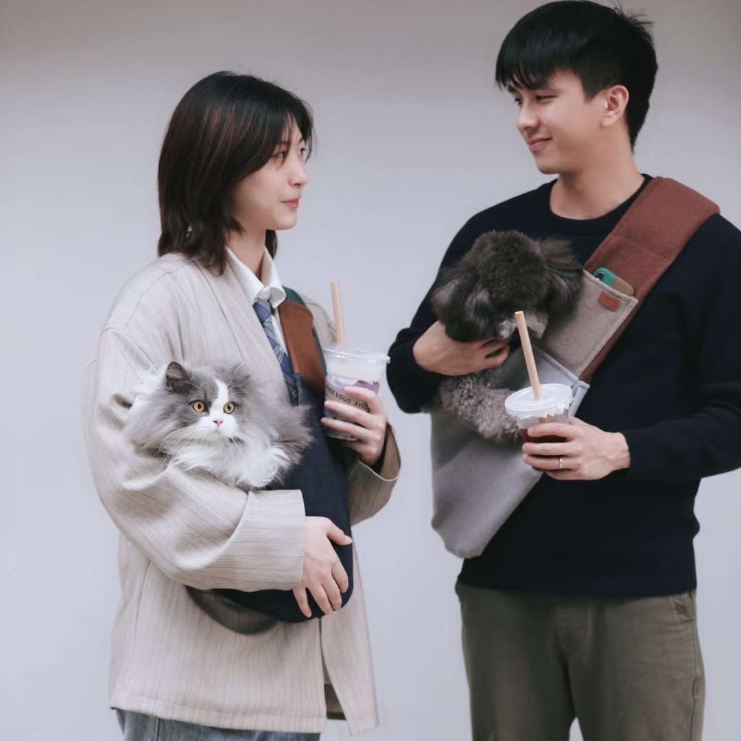 Pet supplies Pet carrying bag
Go out together and cuddle and see the world together
Can hold all the cuties within 6KG ~