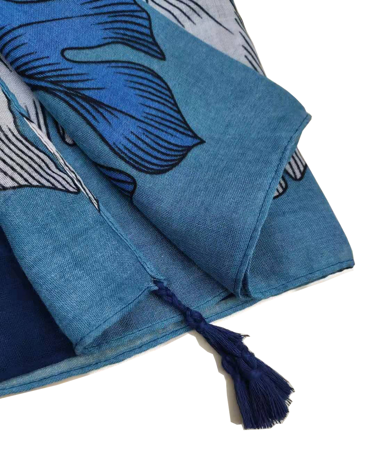 New Printed Large Mulberry Leaf Four Corner Hanging Beard Beach Towel Application Scenario