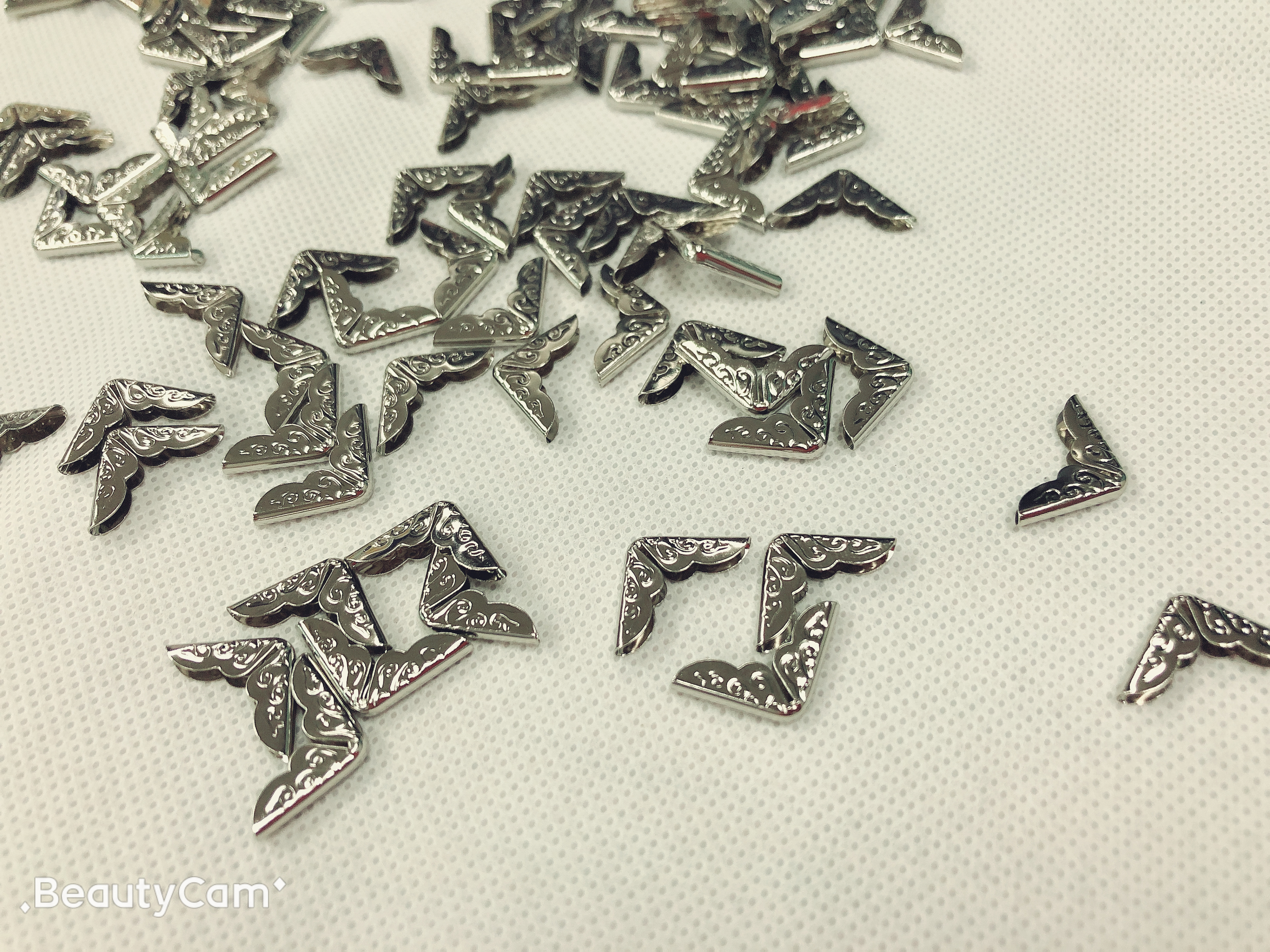 布花/锌合金服装对扣/商标标签/手工活外发/钻饰配件产品图