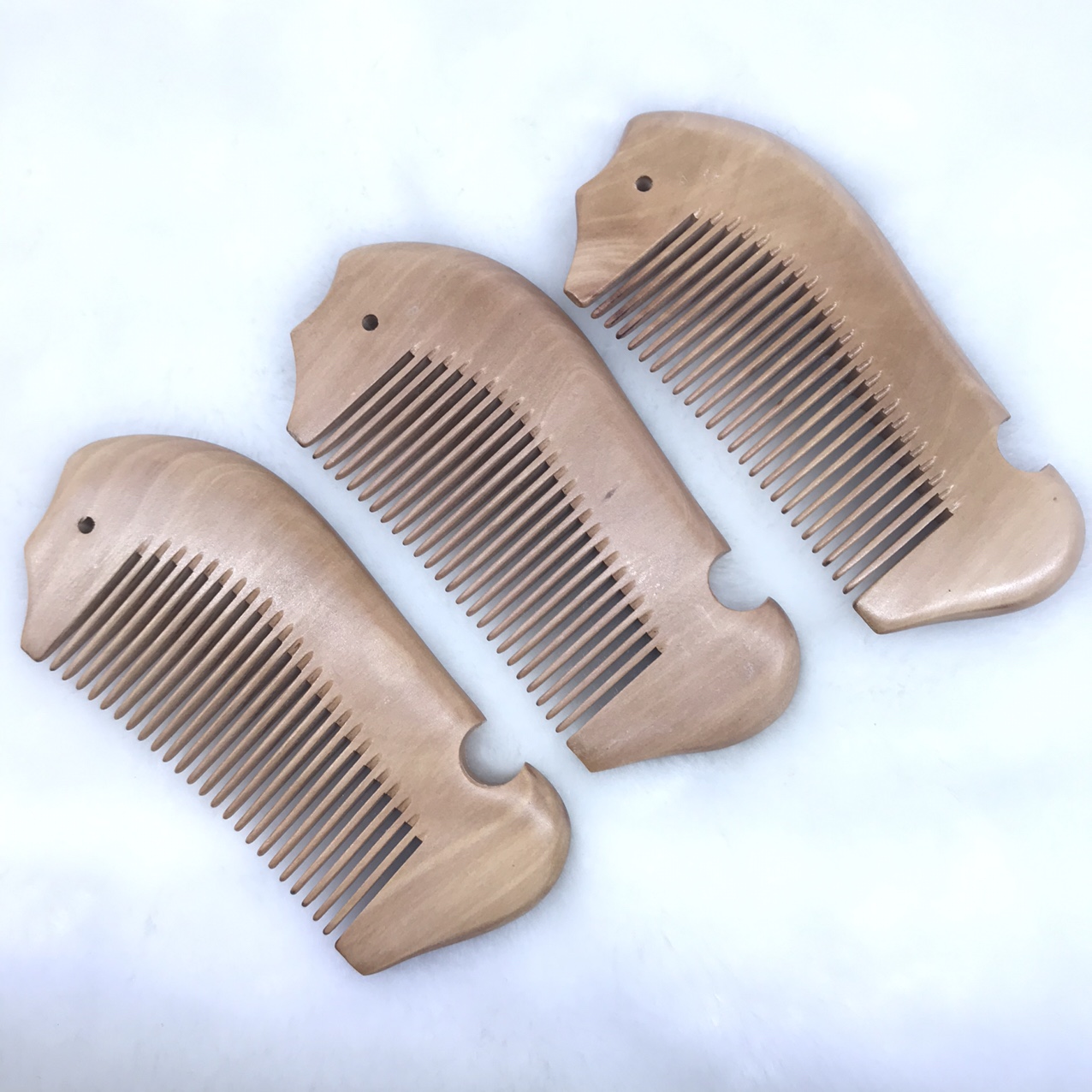 Factory direct sales of genuine natural wood nanmu fish-shaped combs, small hair combs, anti-static hair straightening combs