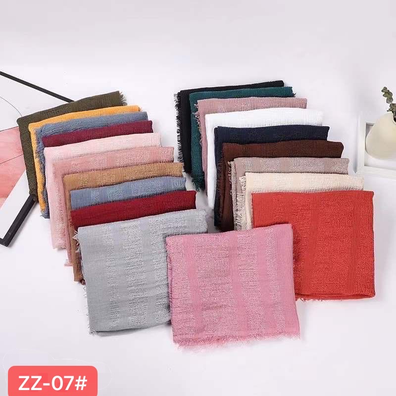 2021 On The New Latest Fashion New Bright Silk Casual Scarf Foreign Trade Baotu Exploded Hot Printed Long Scarf undefined