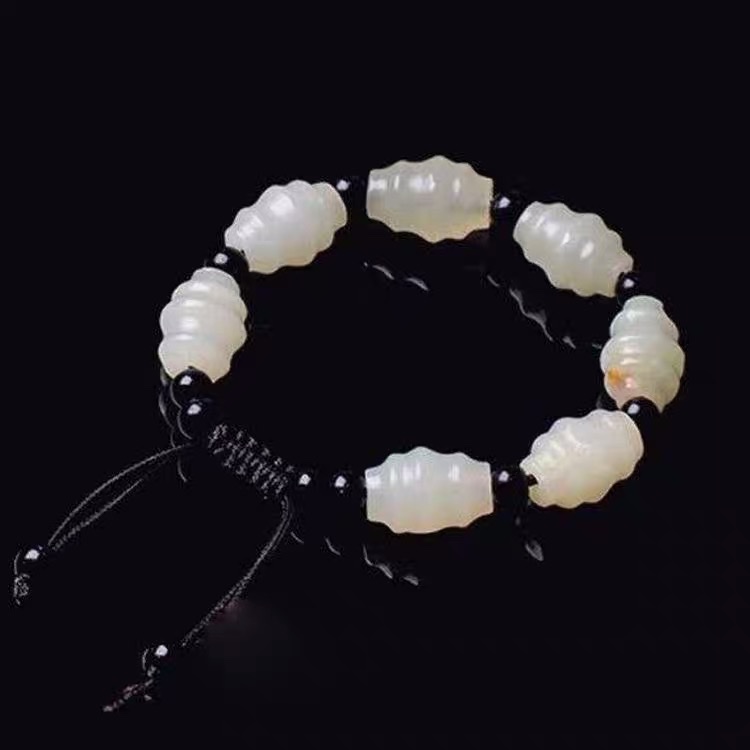 The men's white marble bracelet is elegant and refreshing Application Scenario