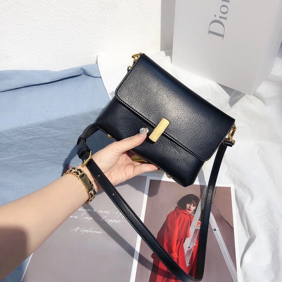 Women's Bag 1 in urban setting