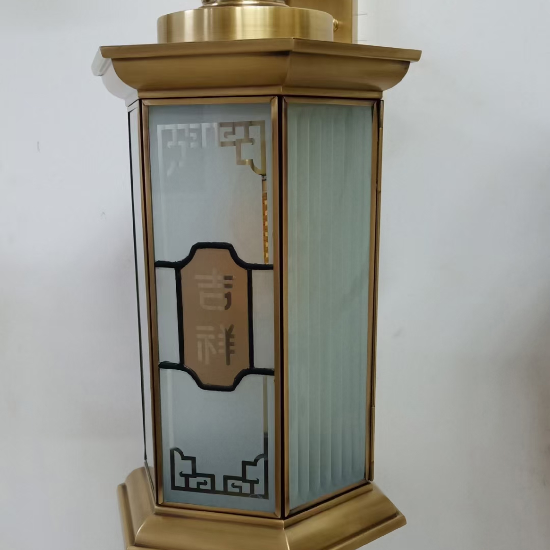 Outdoor wall lamp