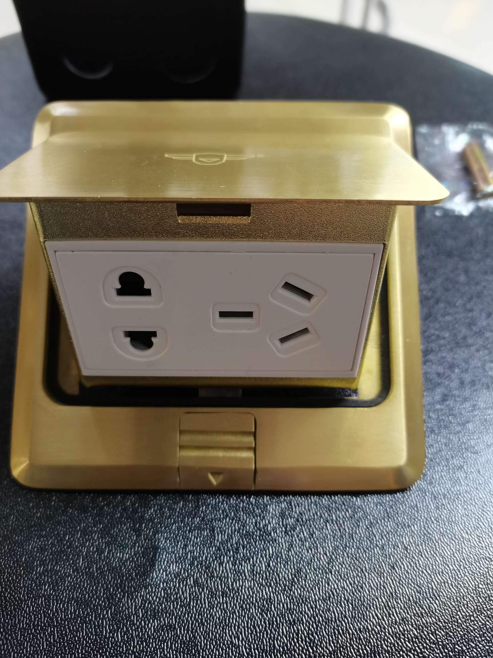 All-copper ground socket, waterproof hidden household five-hole power socket, damping pop-up floor lamp kit, new Chinese style detail image 3
