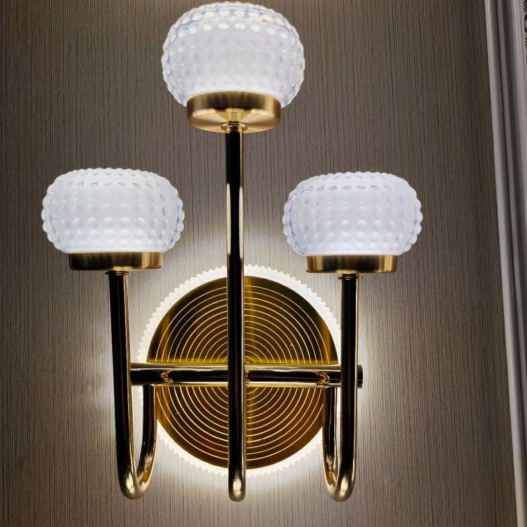 Simple 3-head wall lamp