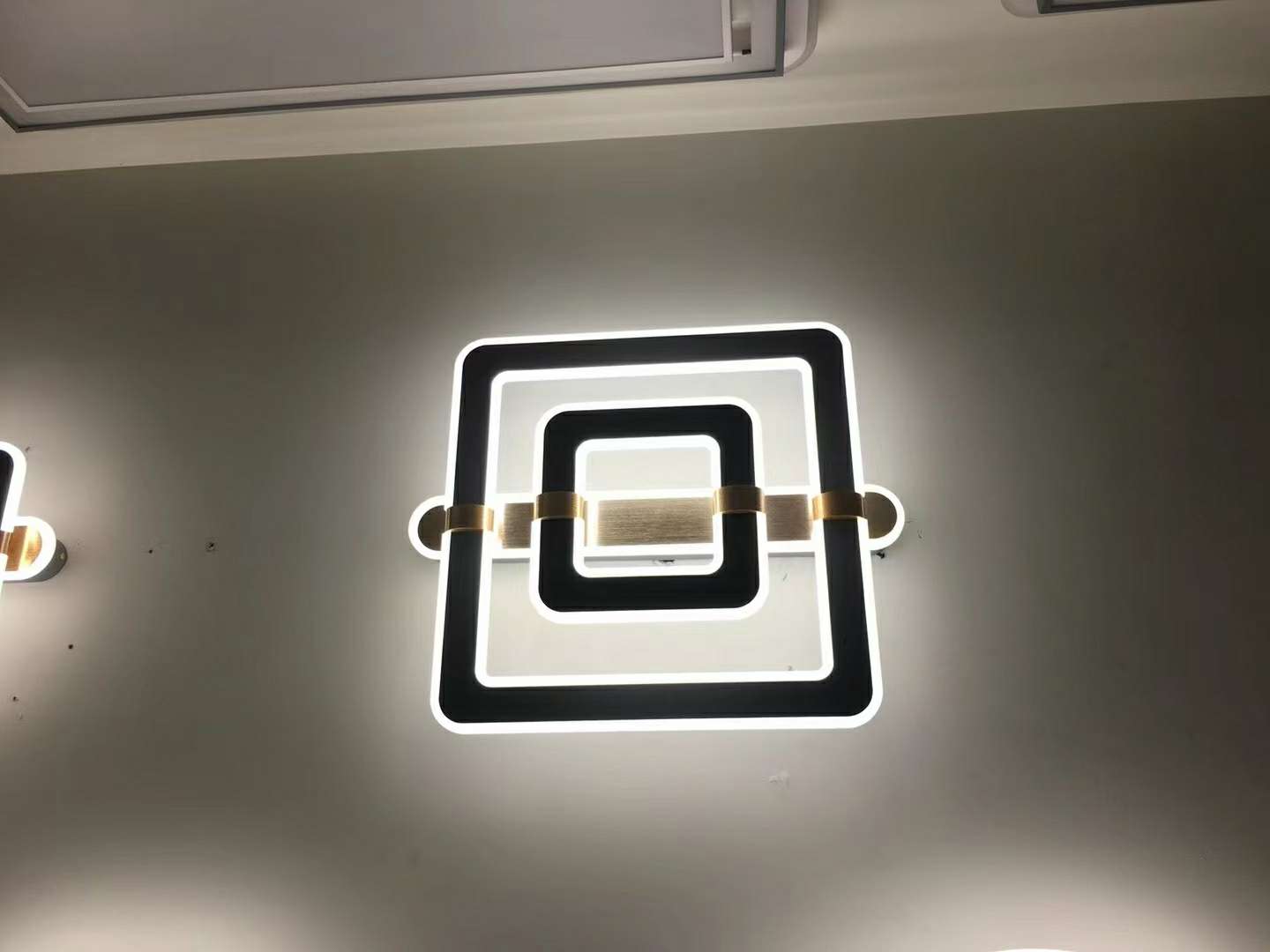 现代简约吸顶灯方产品图