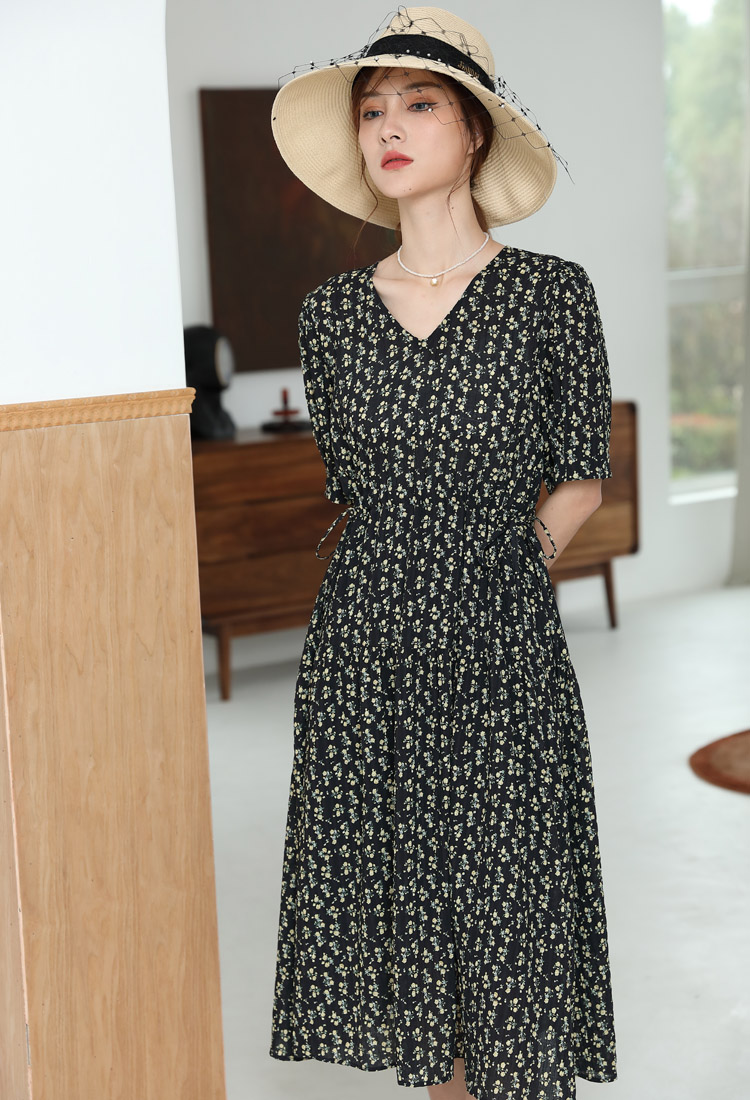 Jimmy Seio's 2021 summer debut new black floral dress 1D2121701 Application Scenario