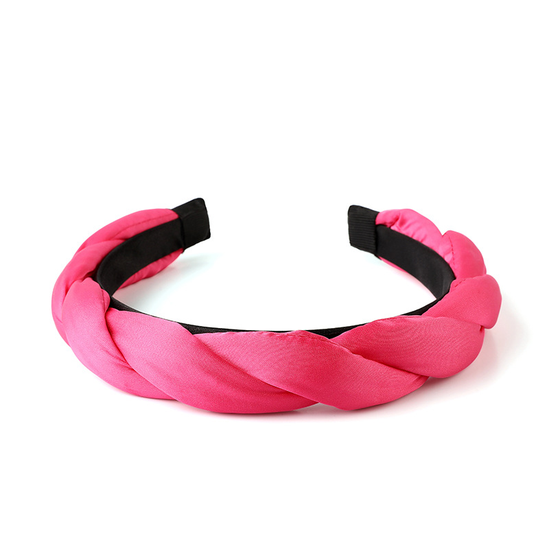 European And American Cross Braid Headband Silk Satin Sponge Head Band Thick Braid Wide Edge Fashion Temperament Application Scenario