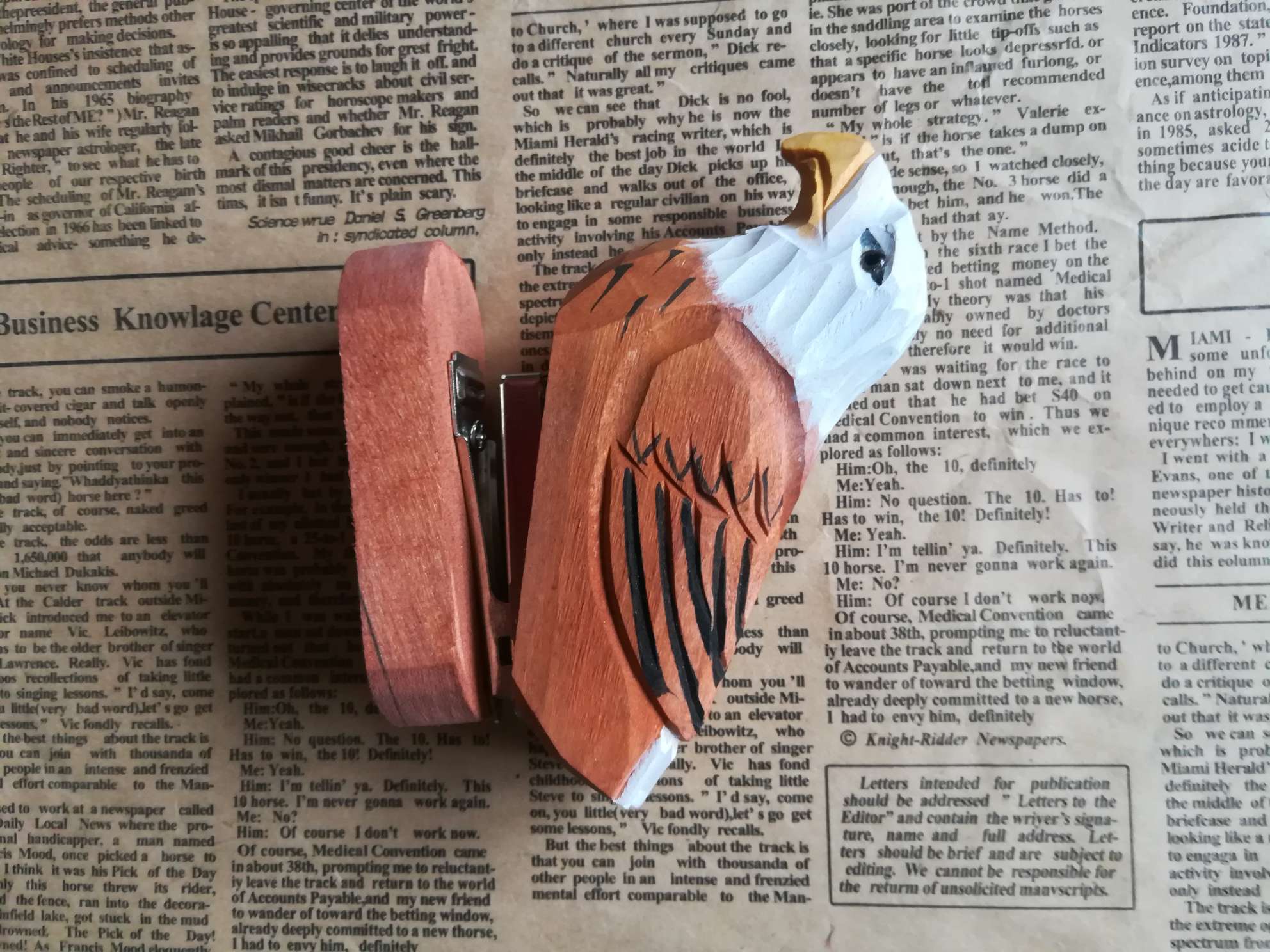 原木创意复古礼品纯手工雕刻仿真老鹰订书机详情图5