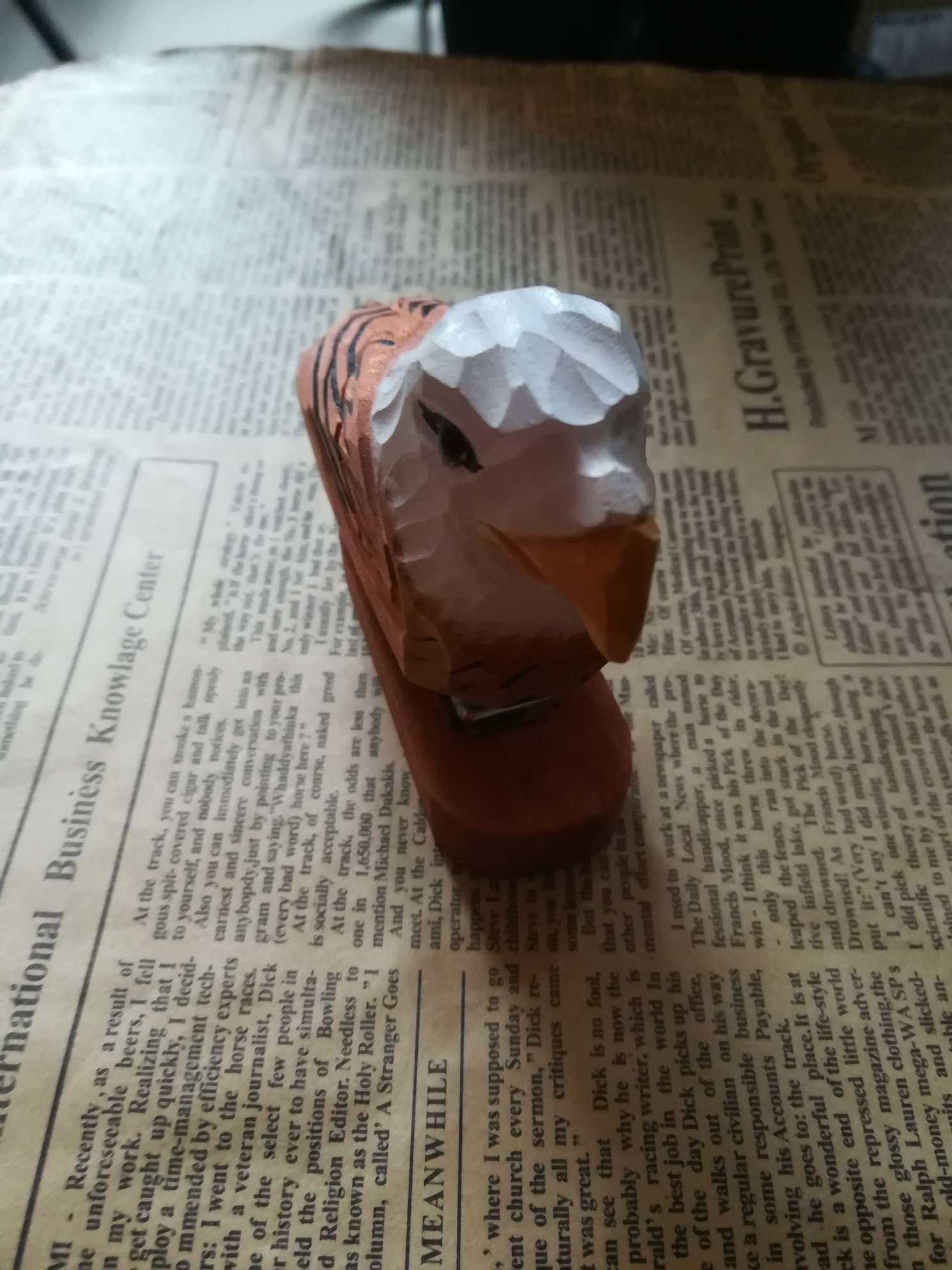 原木创意复古礼品纯手工雕刻仿真老鹰订书机详情图2