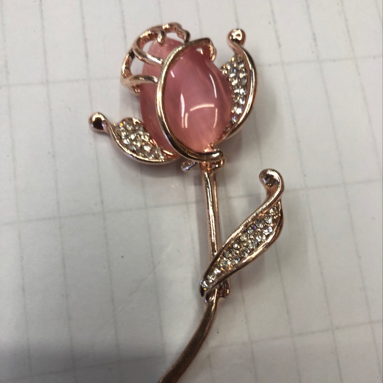 大水滴猫眼花瓣胸针细节图