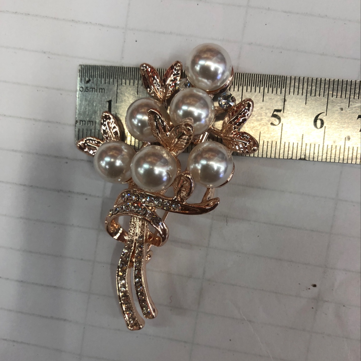 6颗大珍珠花束胸花细节图