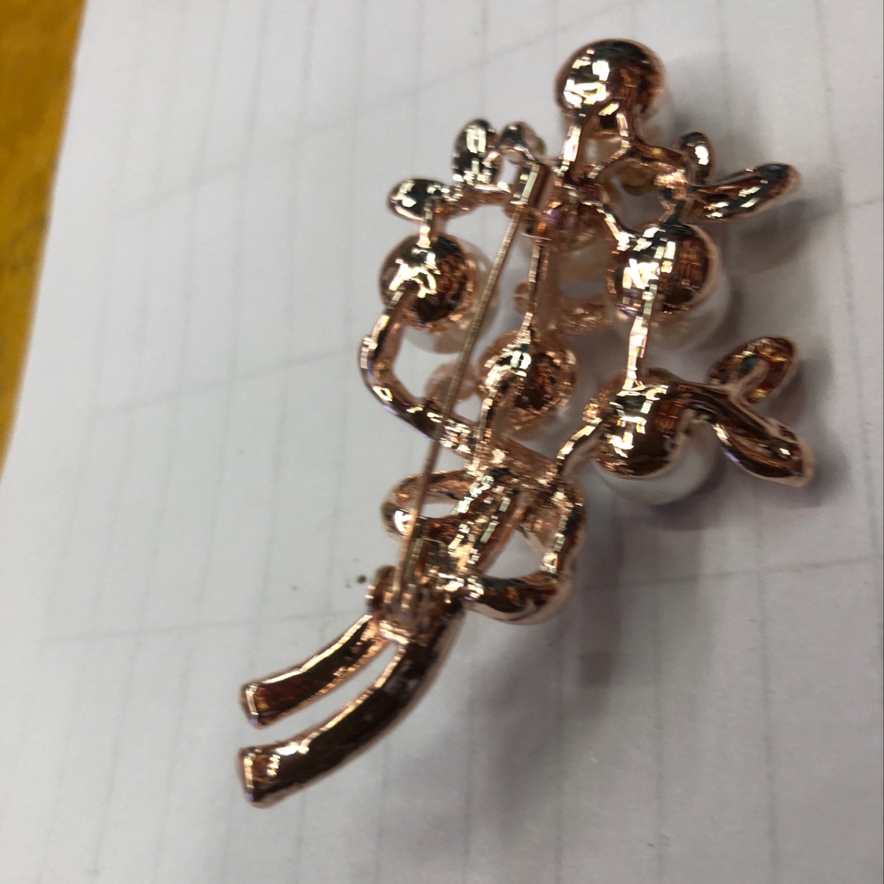 6颗大珍珠花束胸花白底实物图