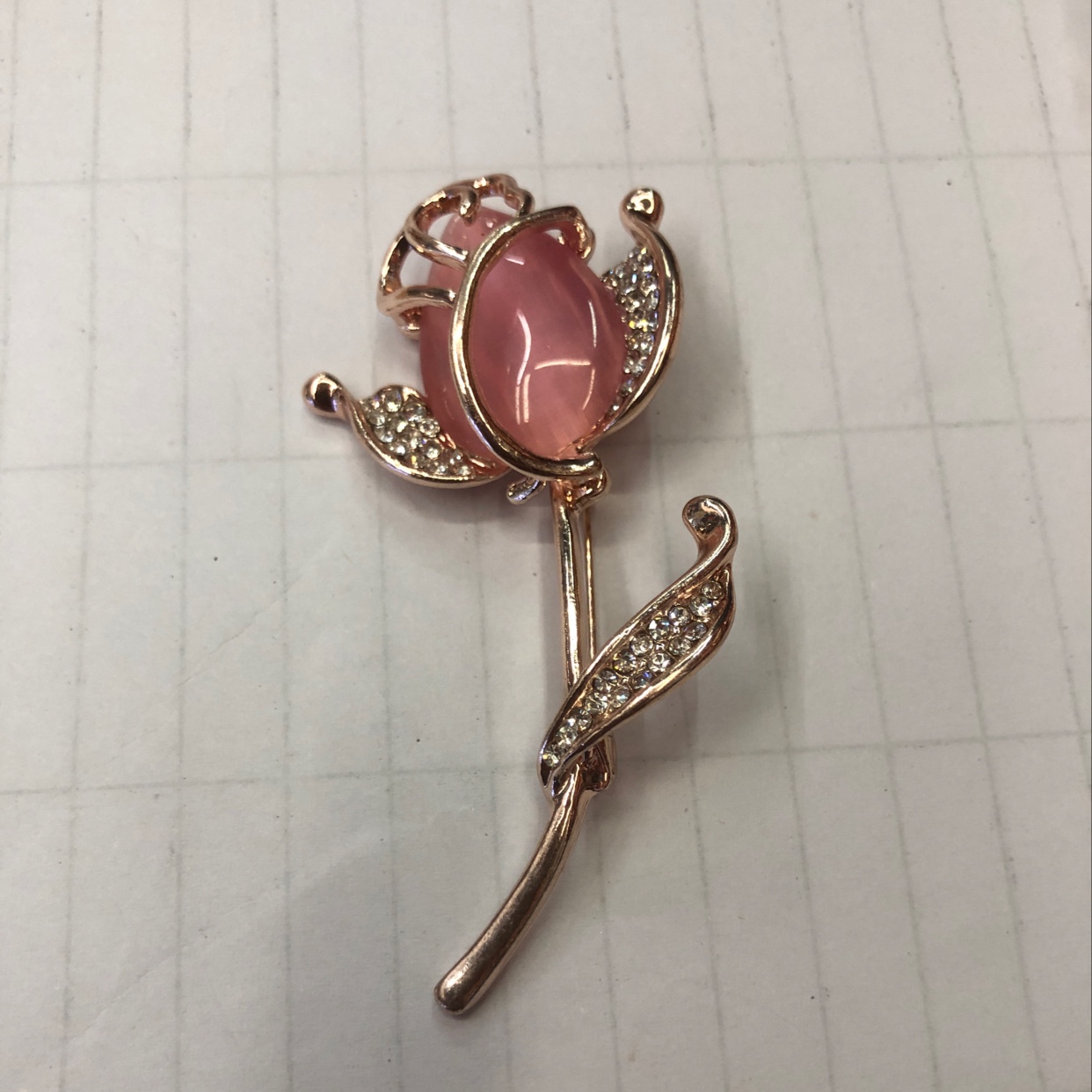 大水滴猫眼花瓣胸针