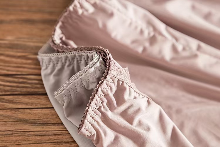 吊带睡衣/豹纹丝滑面料/美背白底实物图