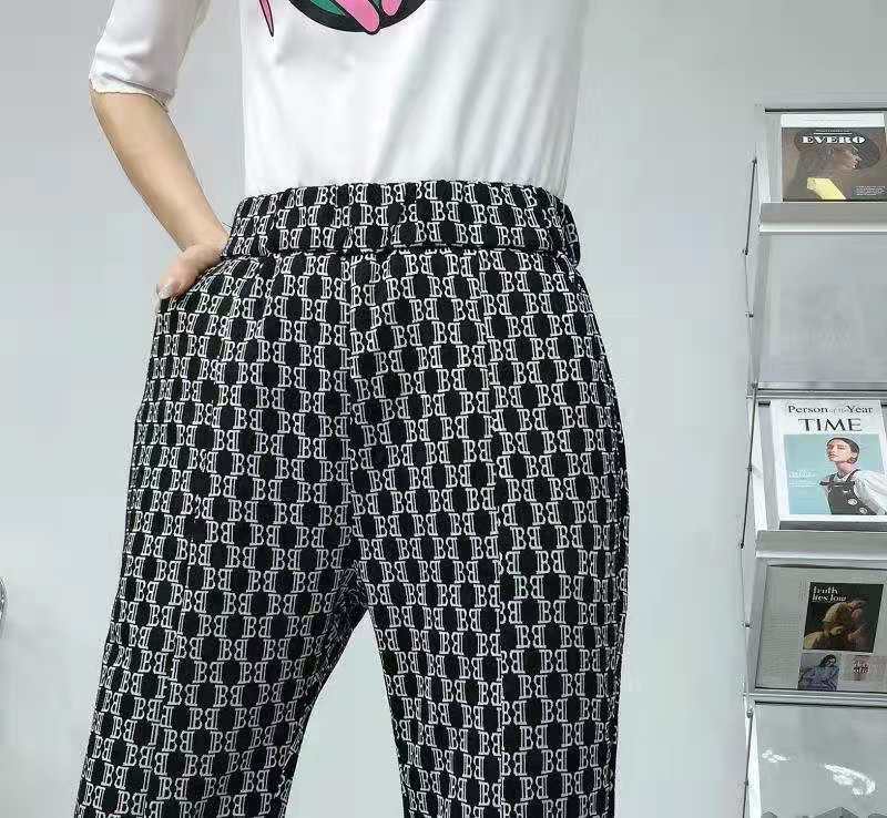 职业女裤套装实物图