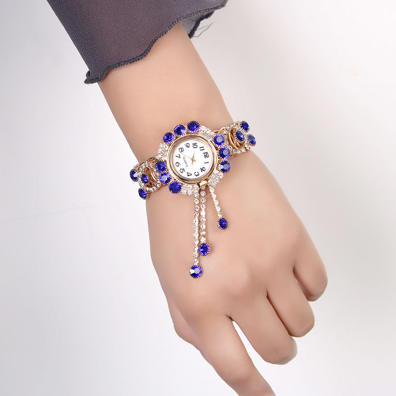 Trendy and versatile internet-famous watch, fashionable women's bracelet watch, diamond-encrusted Korean version casual quartz bracelet watch for women