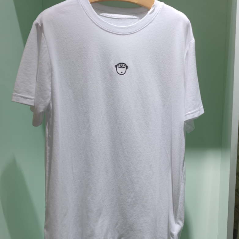 Jimmy Seio's new Summer 2021 collection features a cute and versatile cotton white T-shirt