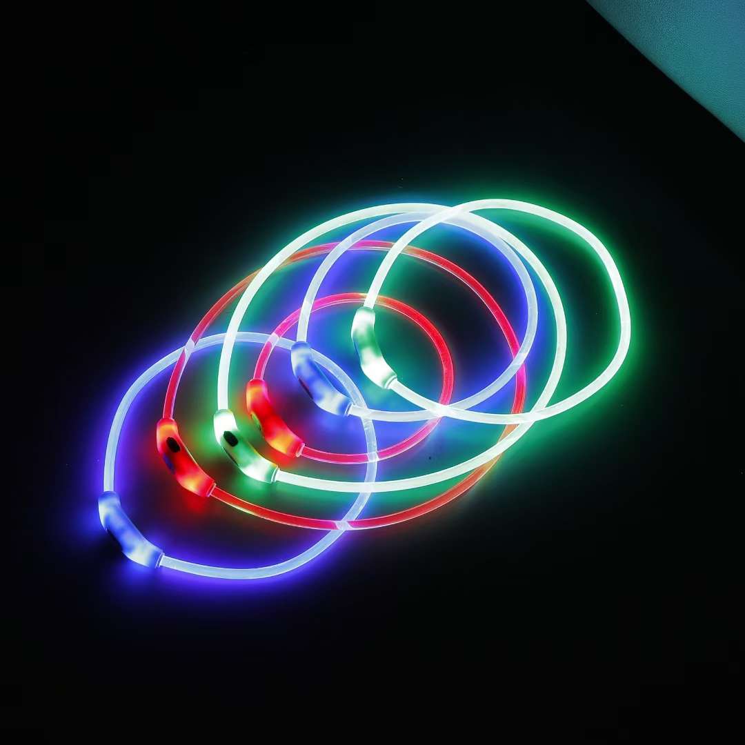 升级版导光条发光项圈⭕️ ，增加立体感
两边用螺帽旋转卡紧，方法快捷。
两边增加硅胶密封圈，防水。
双向导光，更亮！详情图7