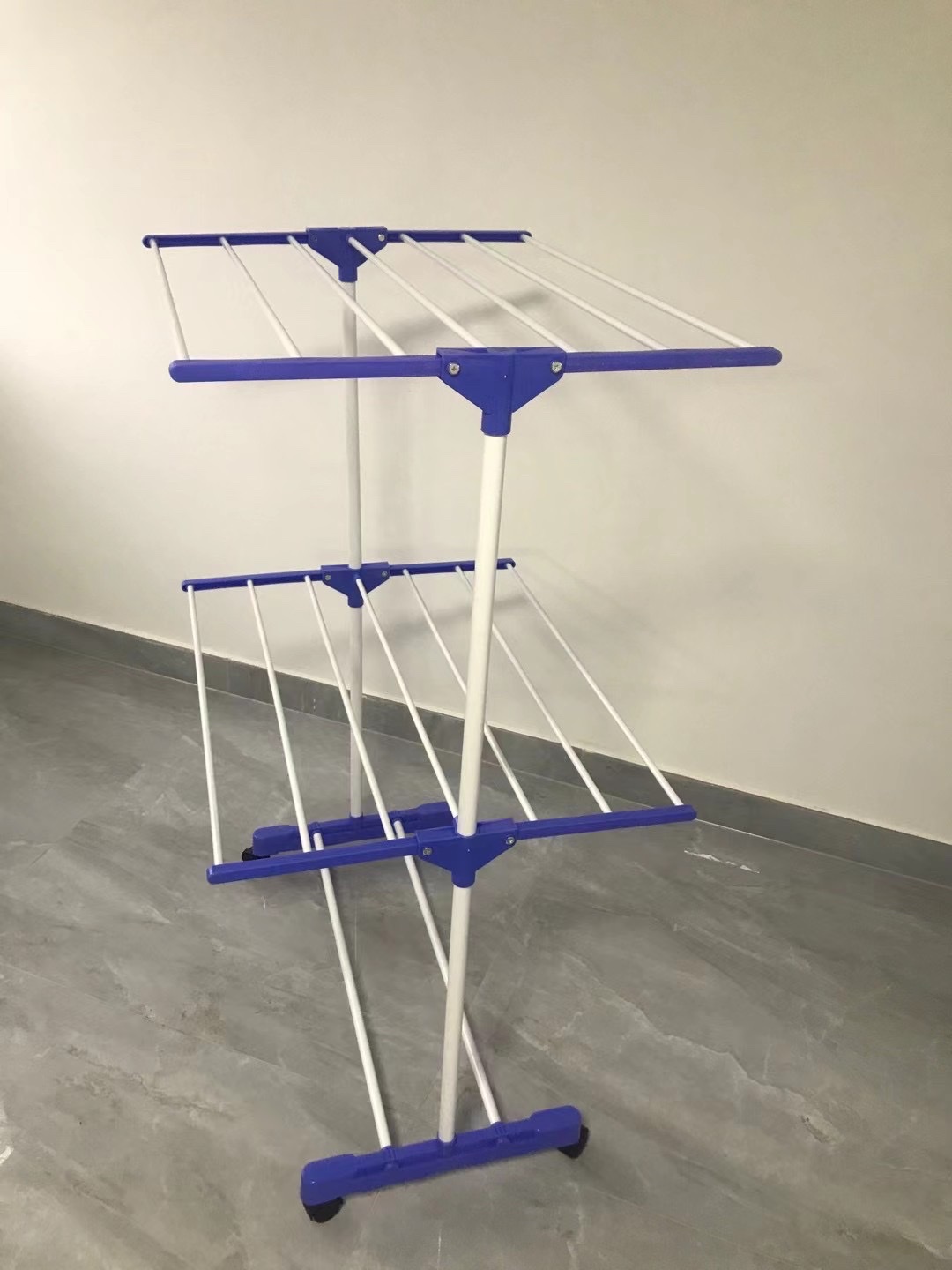 晾衣服架  晒衣架白底实物图