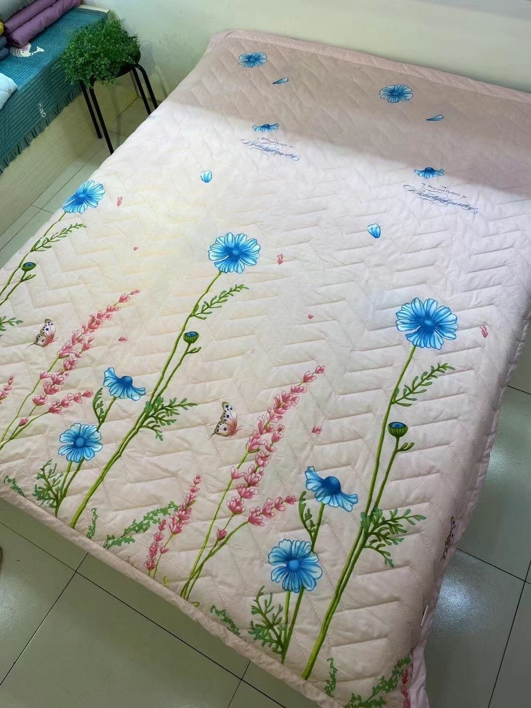 New Skin Friendly Velvet Multi-Needle Summer Cooling Quilt Item Picture