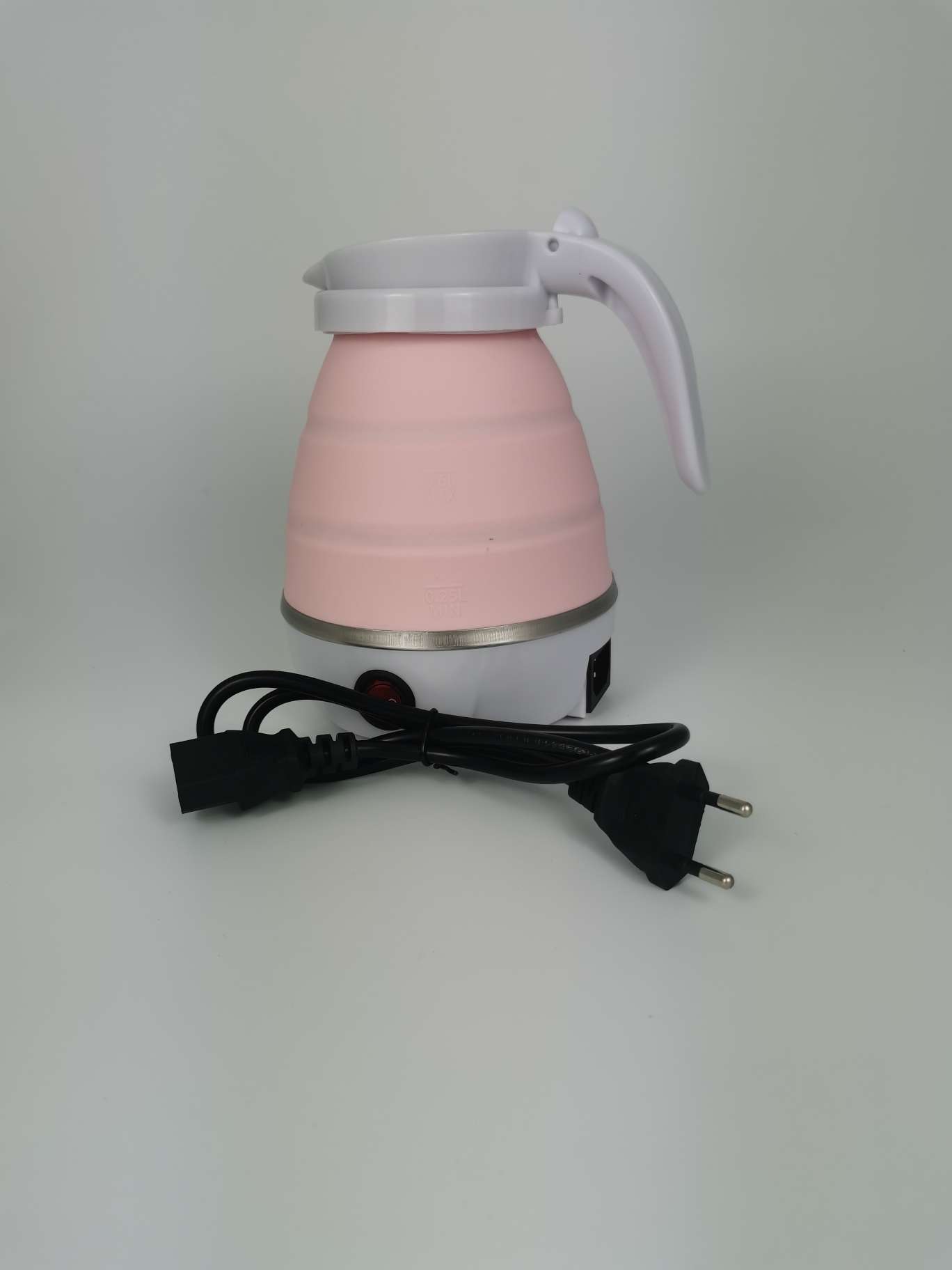 Folding water kettle collapsed into small size
