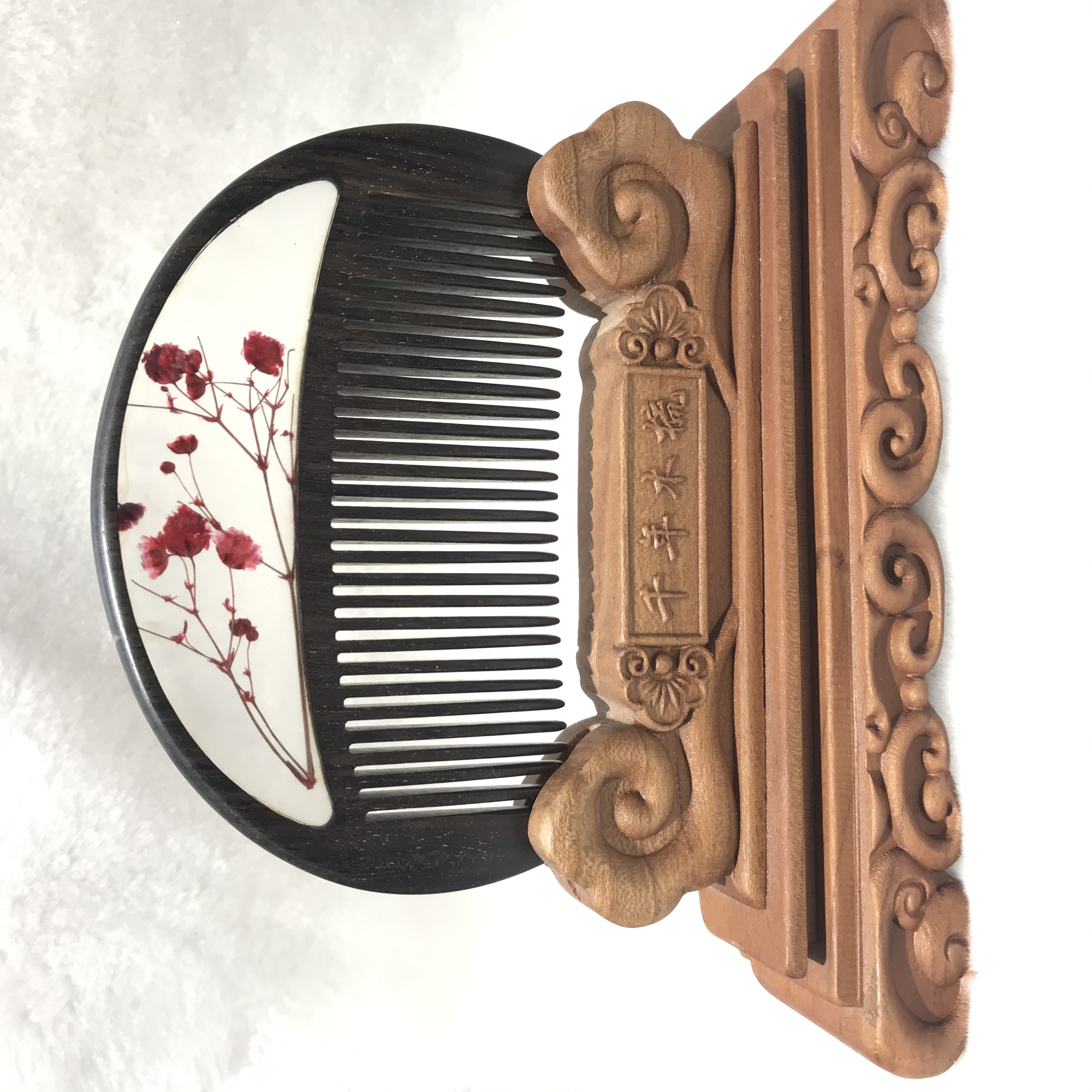 Factory direct sales of genuine high-end ebony crystal combs made of natural wood, portable household combs, excellent gifts, and handcrafted combs detail image 3