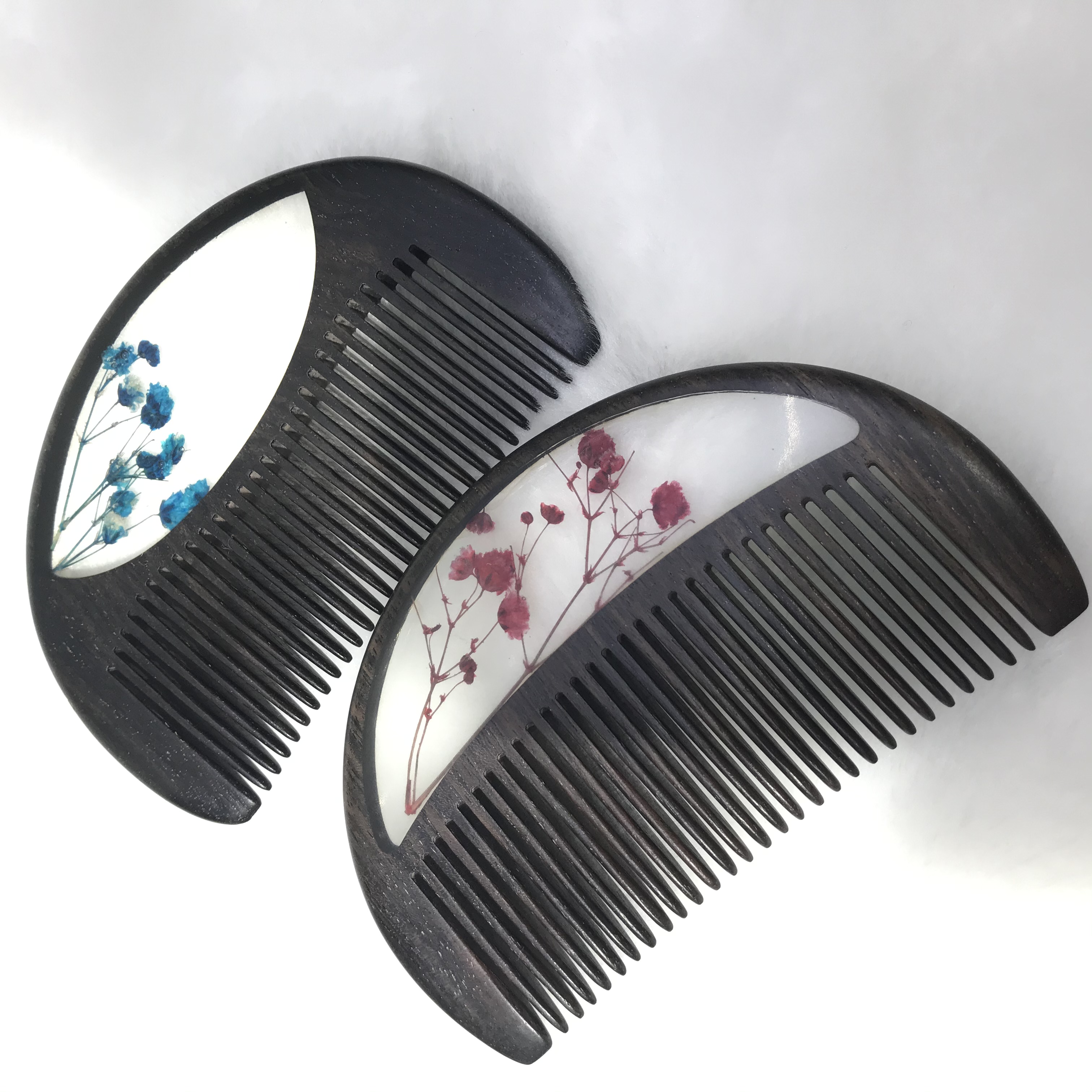 Factory direct sales of genuine high-end ebony crystal combs made of natural wood, portable household combs, excellent gifts, and handcrafted combs detail image 4